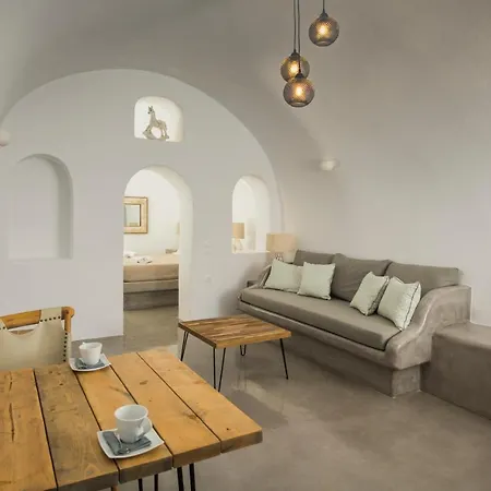 Aqua Serenity Luxury Santorini Foinikia (Santorini)
