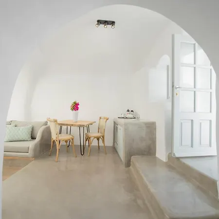 Aqua Serenity Luxury Santorini Aparthotel Foinikia (Santorini)