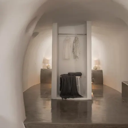 Aqua Serenity Luxury Santorini Aparthotel