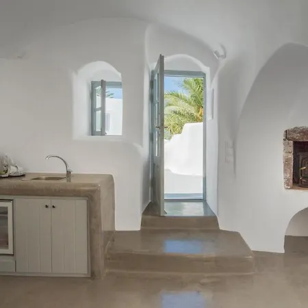 Aqua Serenity Luxury Santorini Foinikia (Santorini)