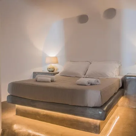 Aqua Serenity Luxury Santorini Aparthotel Foinikia (Santorini)